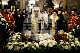 Митрополит Хризостом - патриарх Даниил - делегация и светини - посрещане