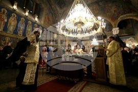 Митрополит Хризостом - патриарх Даниил - делегация и светини - посрещане