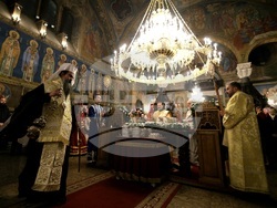 Митрополит Хризостом - патриарх Даниил - делегация и светини - посрещане