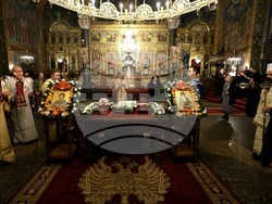 Митрополит Хризостом - патриарх Даниил - делегация и светини - посрещане