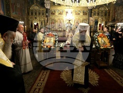 Митрополит Хризостом - патриарх Даниил - делегация и светини - посрещане