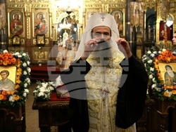 Митрополит Хризостом - патриарх Даниил - делегация и светини - посрещане