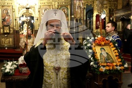 Митрополит Хризостом - патриарх Даниил - делегация и светини - посрещане