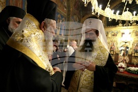 Митрополит Хризостом - патриарх Даниил - делегация и светини - посрещане