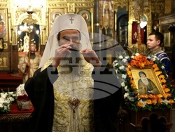 Митрополит Хризостом - патриарх Даниил - делегация и светини - посрещане