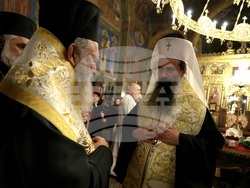 Митрополит Хризостом - патриарх Даниил - делегация и светини - посрещане