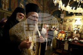 Митрополит Хризостом - патриарх Даниил - делегация и светини - посрещане