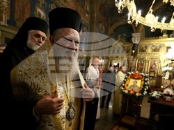 Митрополит Хризостом - патриарх Даниил - делегация и светини - посрещане