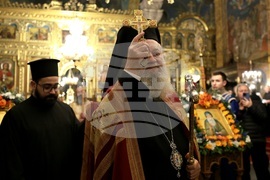 Митрополит Хризостом - патриарх Даниил - делегация и светини - посрещане