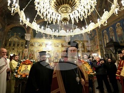 Митрополит Хризостом - патриарх Даниил - делегация и светини - посрещане