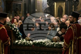 Митрополит Хризостом - патриарх Даниил - делегация и светини - посрещане