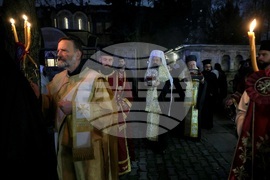 Митрополит Хризостом - патриарх Даниил - делегация и светини - посрещане