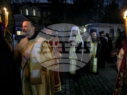 Митрополит Хризостом - патриарх Даниил - делегация и светини - посрещане