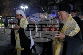 Митрополит Хризостом - патриарх Даниил - делегация и светини - посрещане