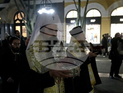 Митрополит Хризостом - патриарх Даниил - делегация и светини - посрещане