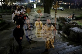 Митрополит Хризостом - патриарх Даниил - делегация и светини - посрещане