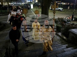 Митрополит Хризостом - патриарх Даниил - делегация и светини - посрещане