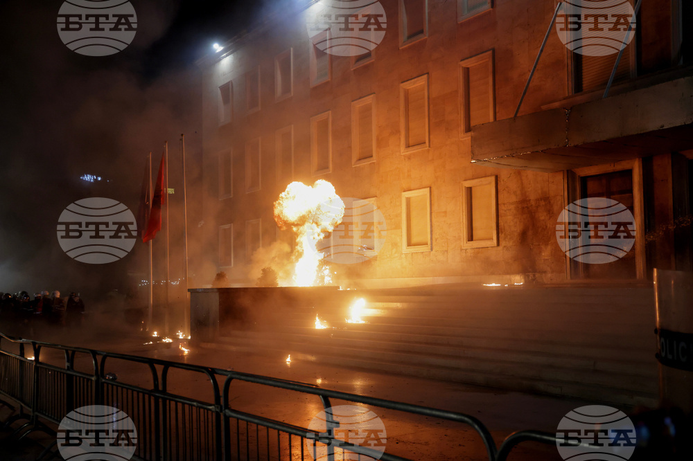 Общо 18 души са арестувани след вчерашния антиправителствен протест в Тирана