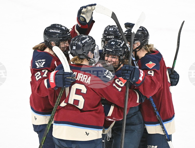 PWHL Charge Victoire Hockey