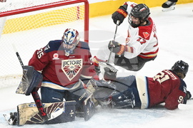 PWHL Charge Victoire Hockey