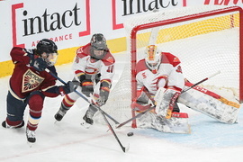 PWHL Charge Victoire Hockey