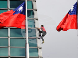 Taiwan Alex Honnold Taipei 101