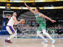 Lakers Mavericks Basketball