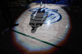 APTOPIX Lakers Mavericks Basketball