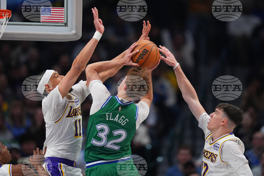 Lakers Mavericks Basketball