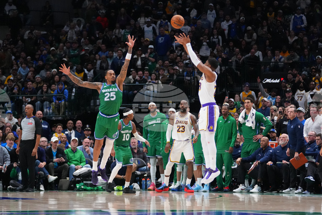 Лидерът в Атлантическата дивизия на НБА Бостън претърпя поражение в Чикаго, Лейкърс бие в Далас