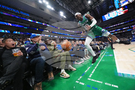 APTOPIX Lakers Mavericks Basketball