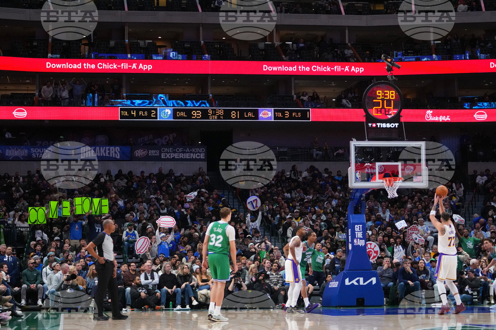 Lakers Mavericks Basketball