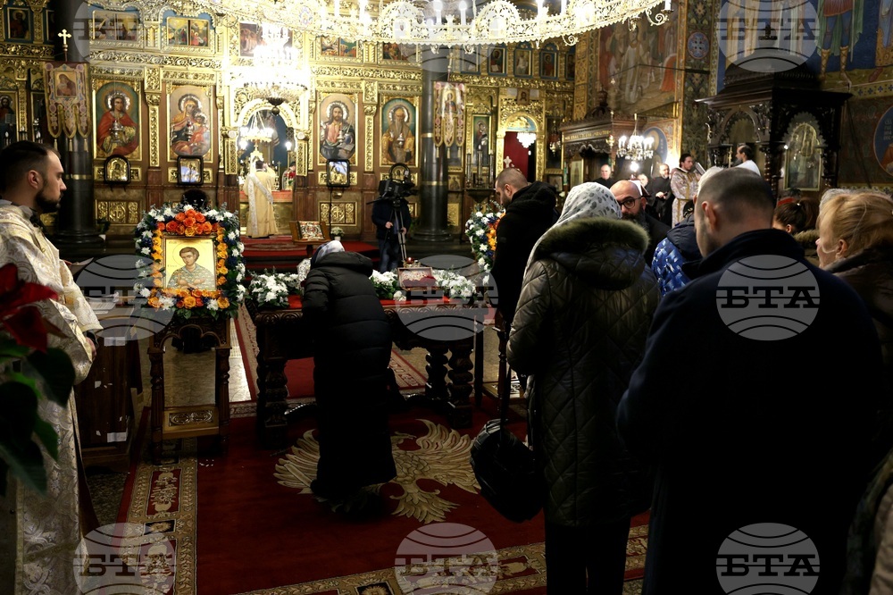 Празнична утреня в митрополитската катедрала „Св. великомъченица Неделя“ 