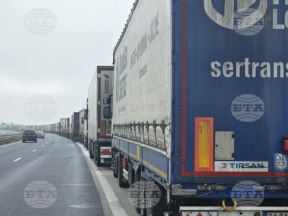 Трафикът на ГКПП „Капитан Андреево“ е интензивен, съобщават от "Гранична полиция"