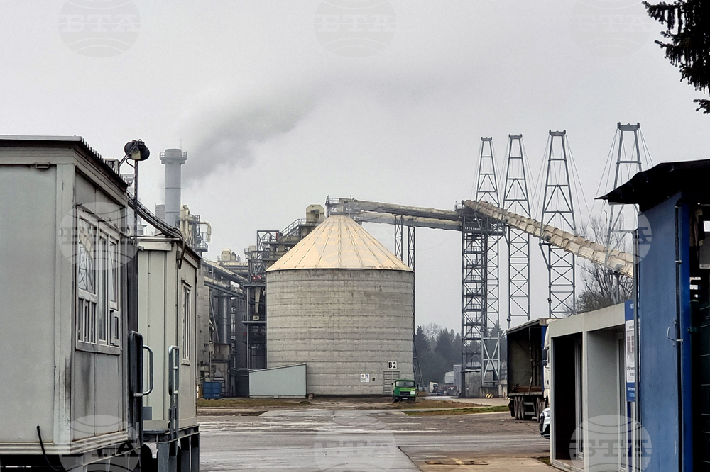 От „Кроношпан България“ съобщиха, че атаката срещу тях е от политически кръгове заради бизнес интереси