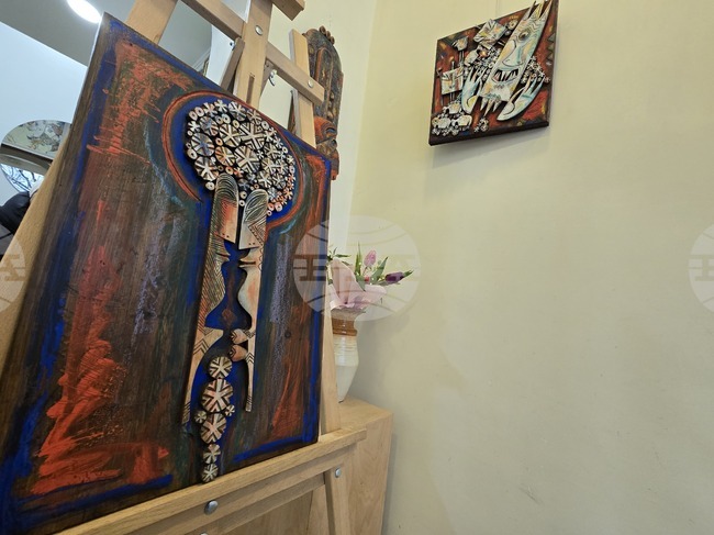 Изложба с 14 непоказвани дърворезби на Атанас Янев е представена в Благоевград