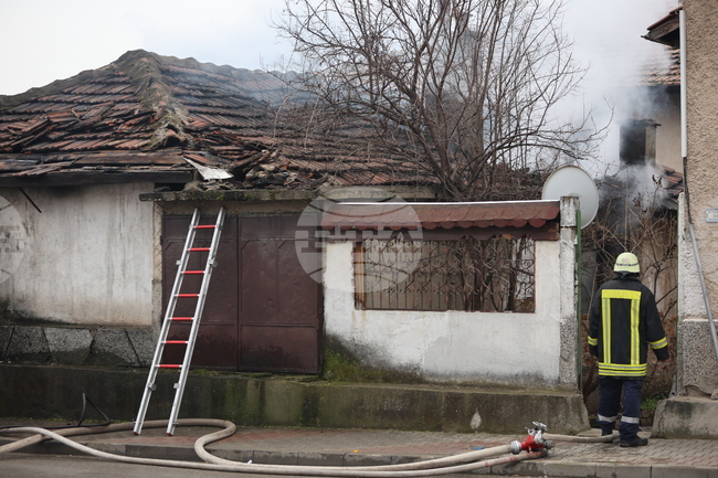 Жена е загинала, а двама души са пострадали при пожари в страната през изминалото денонощие 
