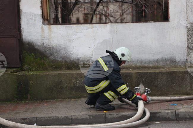 Трима души са пострадали при пожари в страната през изминалото денонощие 