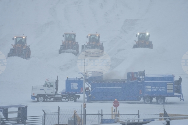 Над 11 400 полета бяха отменени в неделя в САЩ заради мащабната зимна буря 