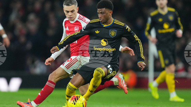 Адам Диало от Манчестър Юнайтед се подигра с фен на Арсенал