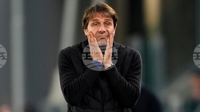 Треньорът на Наполи Антонио Конте предупреди, че извънредната ситуация в тима няма да приключи скоро