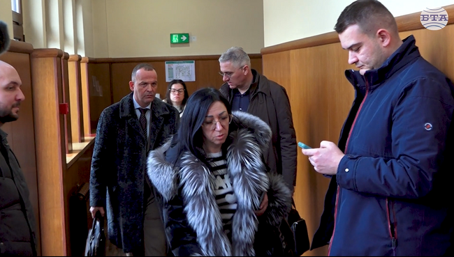 Съдът определи парични гаранции за четиримата задържани, сред които и общински съветник, за организирана престъпна група за изнудване