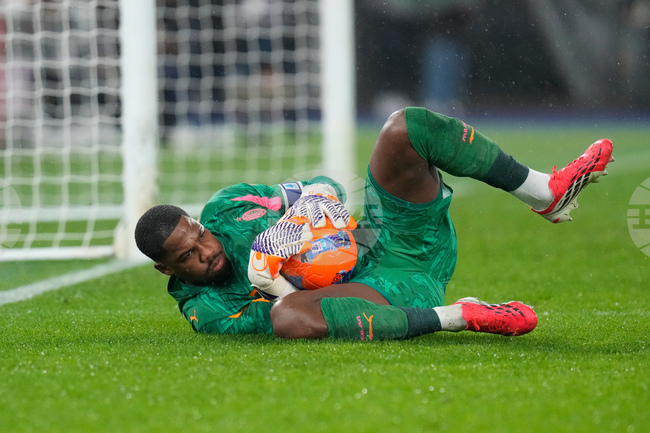 Вратарят Майк Менян продължи договора си с Милан до 2031 година