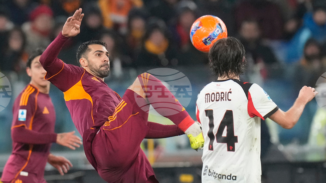 Турският национал Зеки Челик напуска Рома след края на сезона