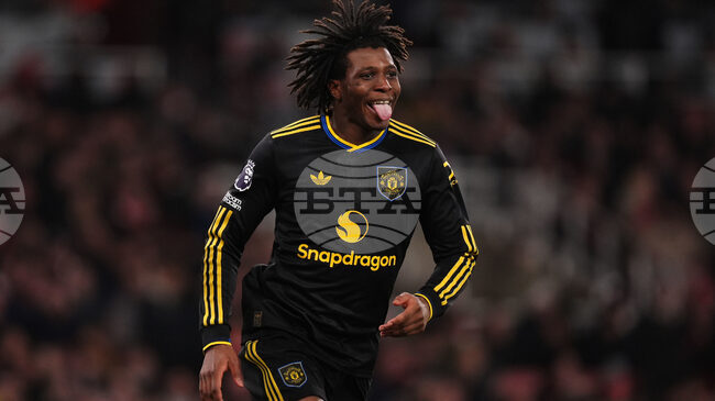 Полузащитник на Манчестър Юнайтед ще бъде извън терените 10 седмици поради контузия