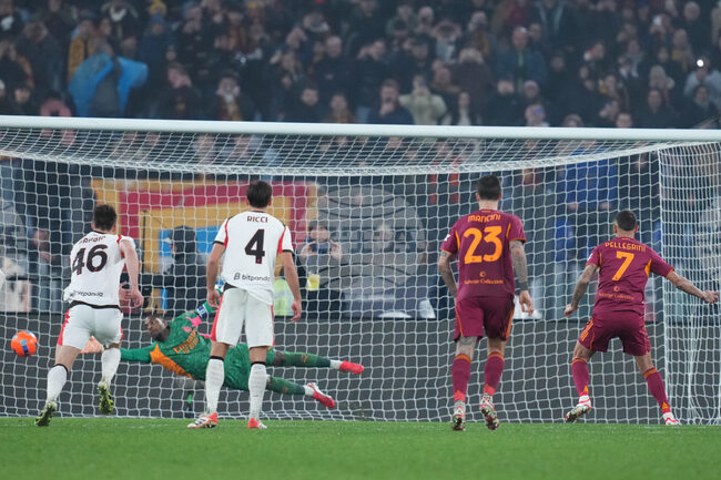 Равенство между Рома и Милан в Серия А, преднината на Интер (Милано) на върха вече е 5 точки