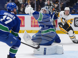 Penguins Canucks Hockey