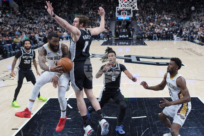 Pelicans Spurs Basketball