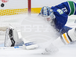 Penguins Canucks Hockey