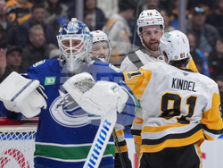 Penguins Canucks Hockey